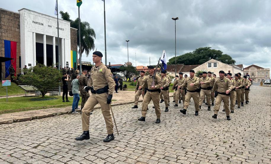 PMPR participa de solenidade alusiva aos 131 anos do Cerco da Lapa