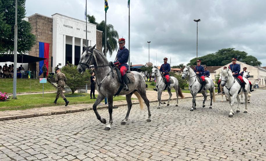 PMPR participa de solenidade alusiva aos 131 anos do Cerco da Lapa