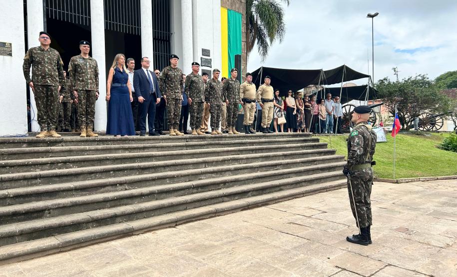 PMPR participa de solenidade alusiva aos 131 anos do Cerco da Lapa
