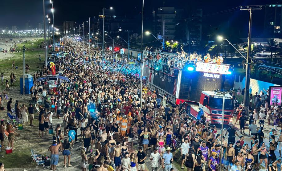 O evento reuniu aproximadamente 230 mil pessoas, consolidou-se como uma das maiores atrações do carnaval no litoral paranaense