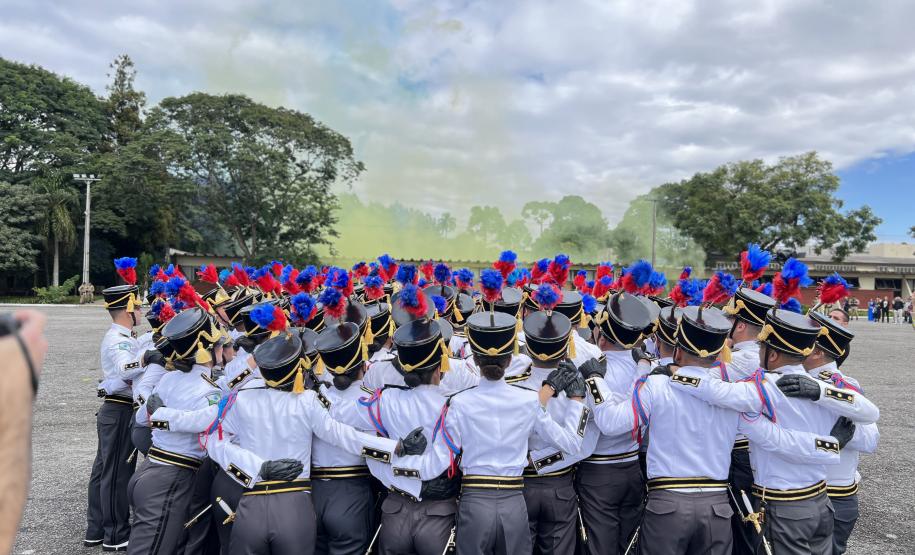 Polícia Militar do Paraná realiza solenidade de entrega do Espadim Tiradentes na Academia do Guatupê