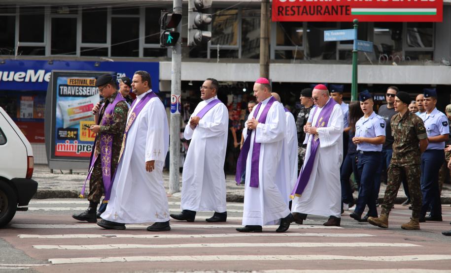PMPR participa da Caminhada do Jubileu das Forças Armadas e de Segurança Pública