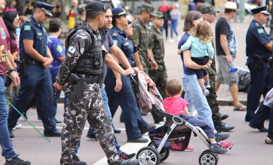 PMPR participa da Caminhada do Jubileu das Forças Armadas e de Segurança Pública