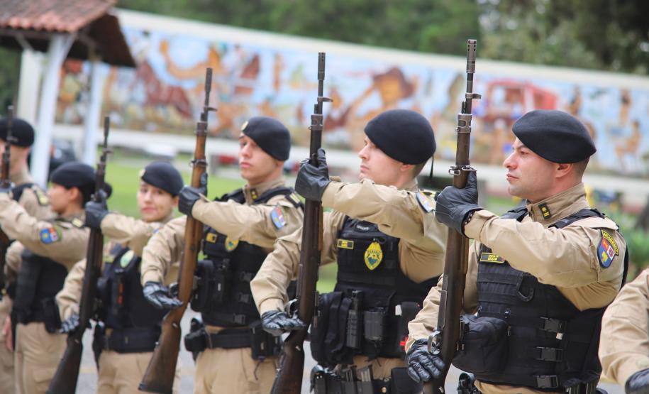 Polícia Militar do Paraná realiza solenidade de entrega do Espadim Tiradentes na Academia do Guatupê