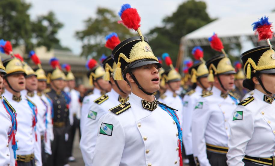 Polícia Militar do Paraná realiza solenidade de entrega do Espadim Tiradentes na Academia do Guatupê