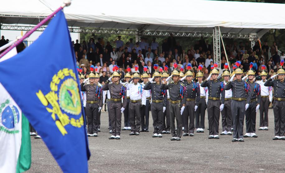 Polícia Militar do Paraná realiza solenidade de entrega do Espadim Tiradentes na Academia do Guatupê