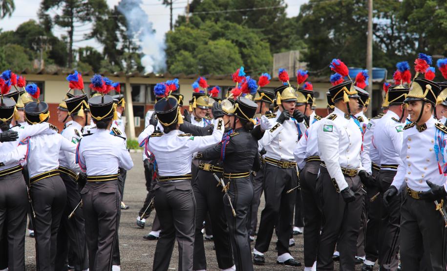Polícia Militar do Paraná realiza solenidade de entrega do Espadim Tiradentes na Academia do Guatupê