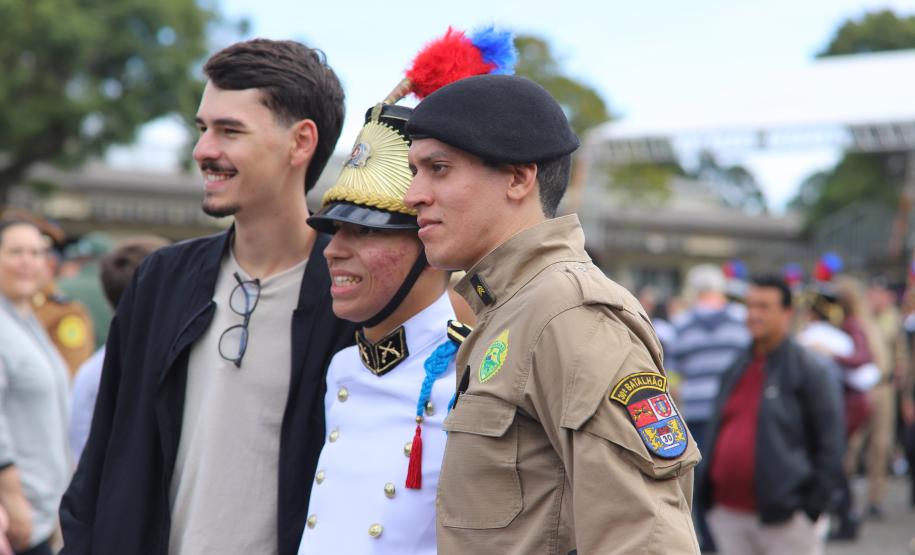 Polícia Militar do Paraná realiza solenidade de entrega do Espadim Tiradentes na Academia do Guatupê