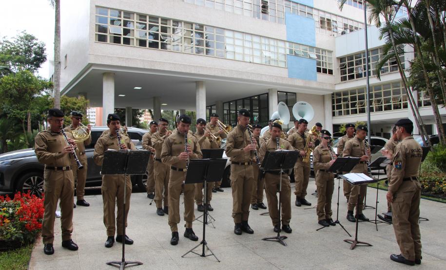 Durante a solenidade, a PMPR e a Banda da Polícia Militar do Paraná receberam reconhecimento pelo trabalho desenvolvido