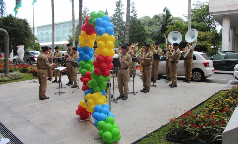 Durante a solenidade, a PMPR e a Banda da Polícia Militar do Paraná receberam reconhecimento pelo trabalho desenvolvido