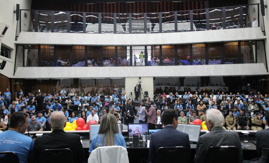 Durante a solenidade, a PMPR e a Banda da Polícia Militar do Paraná receberam reconhecimento pelo trabalho desenvolvido