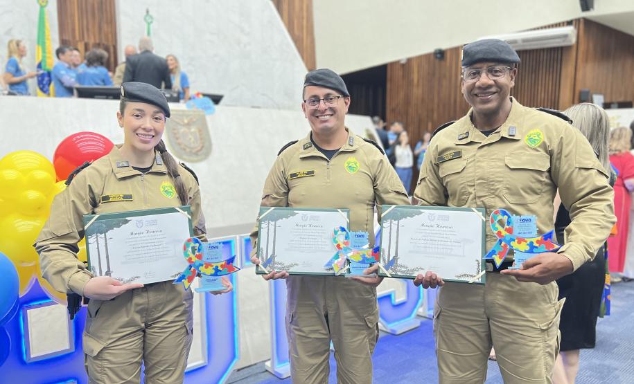 Durante a solenidade, a PMPR e a Banda da Polícia Militar do Paraná receberam reconhecimento pelo trabalho desenvolvido