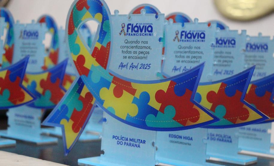 Durante a solenidade, a PMPR e a Banda da Polícia Militar do Paraná receberam reconhecimento pelo trabalho desenvolvido