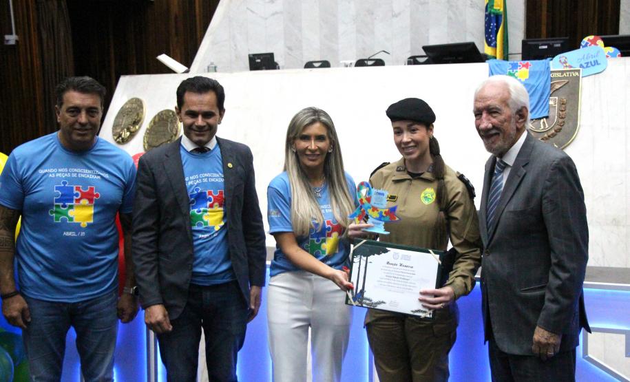 Durante a solenidade, a PMPR e a Banda da Polícia Militar do Paraná receberam reconhecimento pelo trabalho desenvolvido