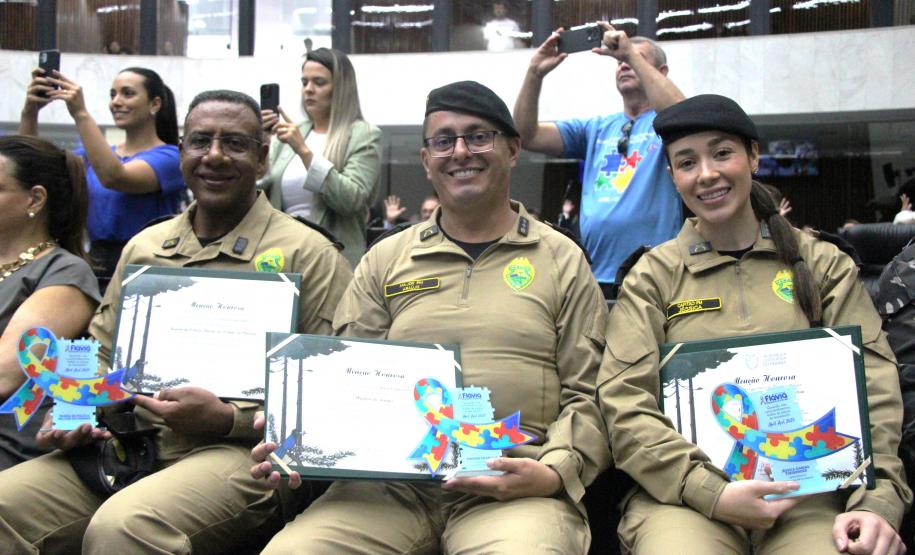 Durante a solenidade, a PMPR e a Banda da Polícia Militar do Paraná receberam reconhecimento pelo trabalho desenvolvido