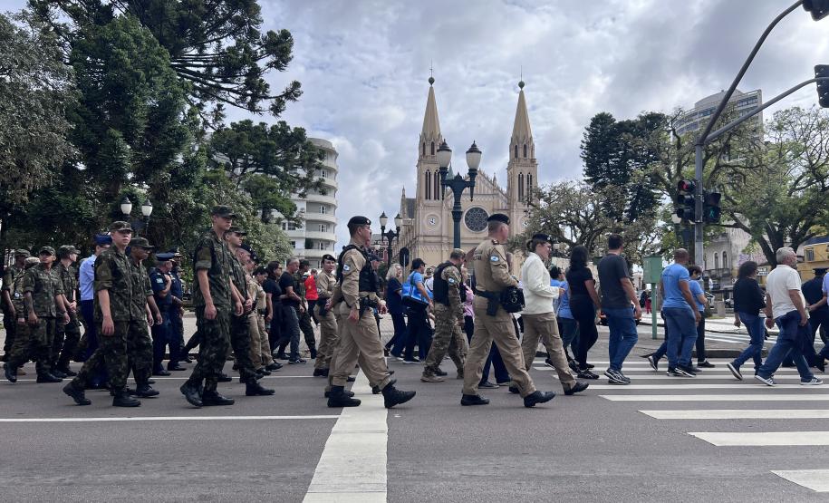 PMPR participa da Caminhada do Jubileu das Forças Armadas e de Segurança Pública