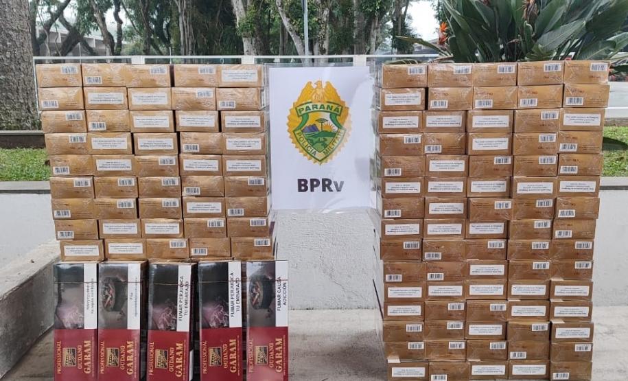 Polícia Militar do Paraná apreende 14 quilos de maconha e 155 pacotes de cigarros durante abordagem em rodoviária de Curitiba
