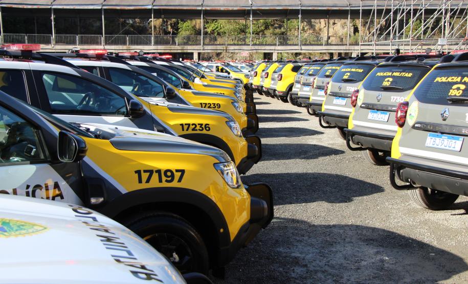 Investimento de R$ 63 milhões: Ratinho Junior entrega 431 motos e viaturas para a PMPR