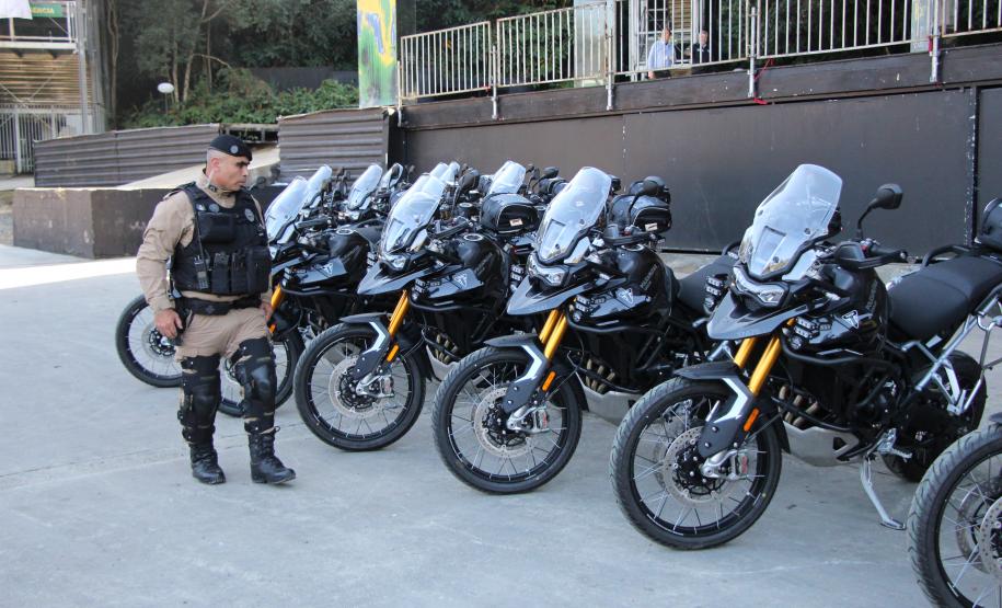 Investimento de R$ 63 milhões: Ratinho Junior entrega 431 motos e viaturas para a PMPR