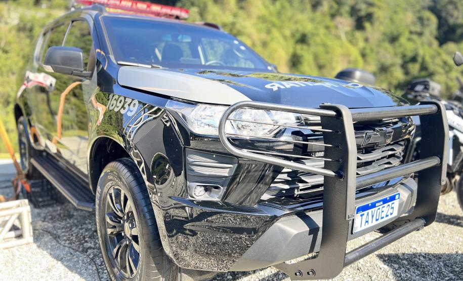 Investimento de R$ 63 milhões: Ratinho Junior entrega 431 motos e viaturas para a PMPR