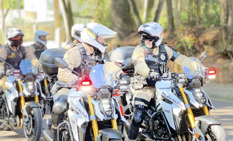 Investimento de R$ 63 milhões: Ratinho Junior entrega 431 motos e viaturas para a PMPR