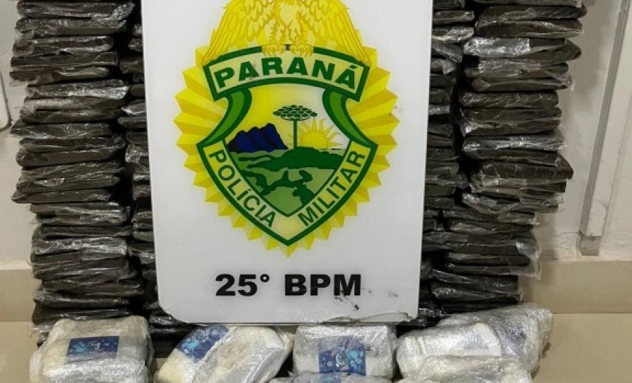 Polícia Militar do Paraná apreende mais de 22 quilos de haxixe em posto de combustível de Umuarama