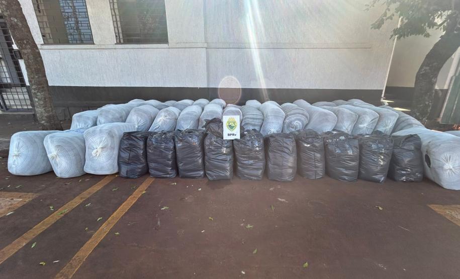 Polícia Militar do Paraná apreende carga de roupas avaliada em 350 mil reais em operação realizada em rodovia estadual