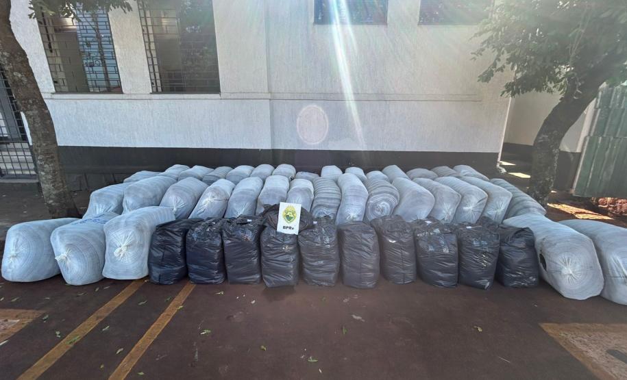 Polícia Militar do Paraná apreende carga de roupas avaliada em 350 mil reais em operação realizada em rodovia estadual