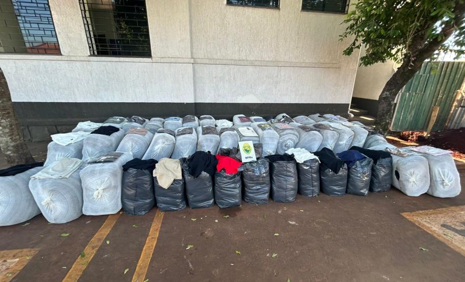 Polícia Militar do Paraná apreende carga de roupas avaliada em 350 mil reais em operação realizada em rodovia estadual