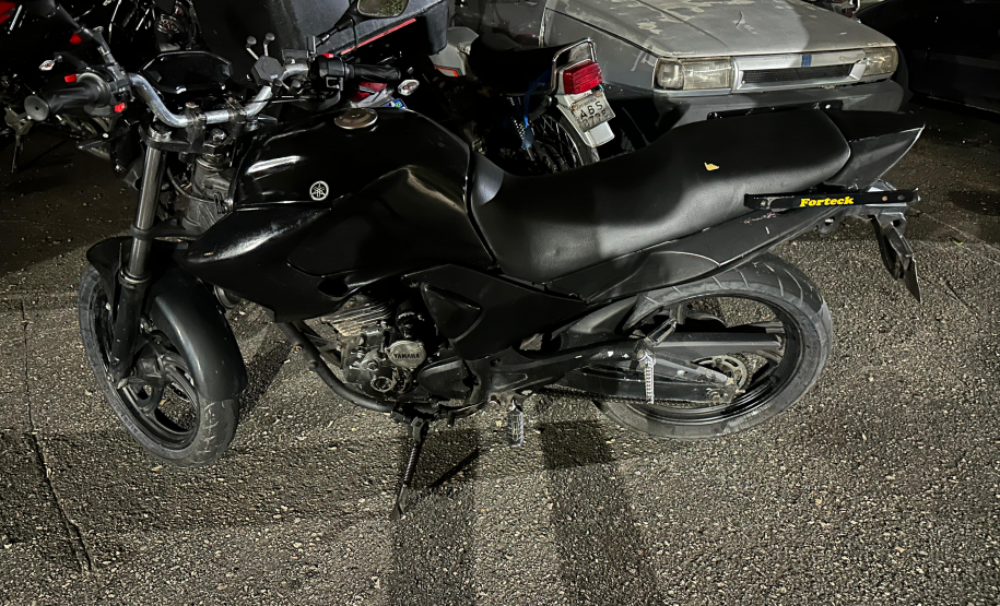 Motocicleta com placa adulterada é apreendida durante operação no bairro Hauer, em Curitiba