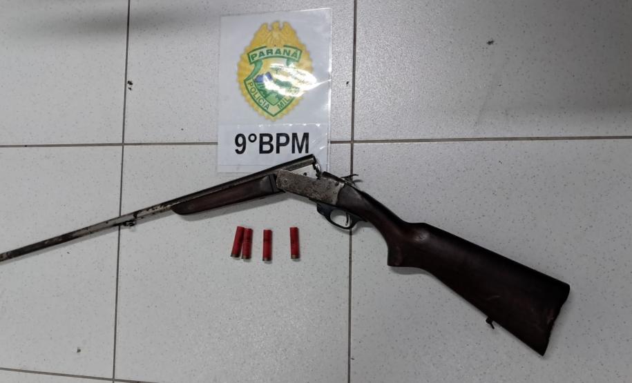 Polícia Militar do Paraná prende homem com arma de fogo de uso restrito e drogas em Paranaguá