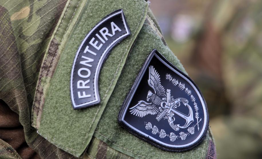 PMPR apreende armas e cigarros contrabandeados em São Miguel do Iguaçu