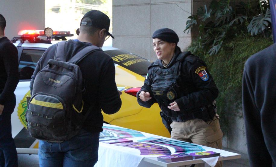 Exposição "Exemplos que Arrastam" celebra 171 anos da Polícia Militar do Paraná em shoppings de Curitiba