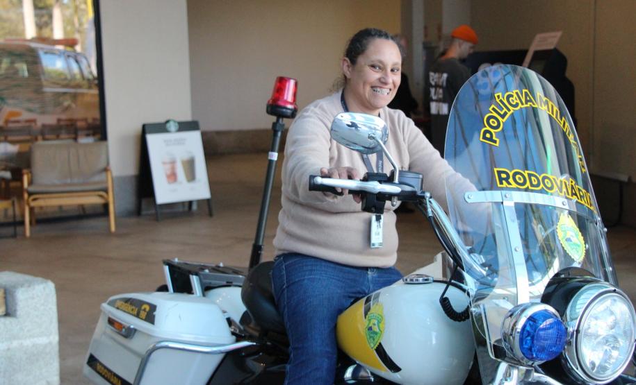 Exposição "Exemplos que Arrastam" celebra 171 anos da Polícia Militar do Paraná em shoppings de Curitiba