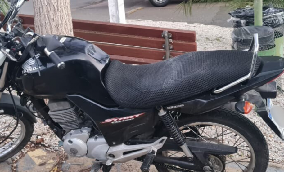 Condutor é preso com droga e motocicleta com sinais identificadores adulterados durante operação do BPTran
