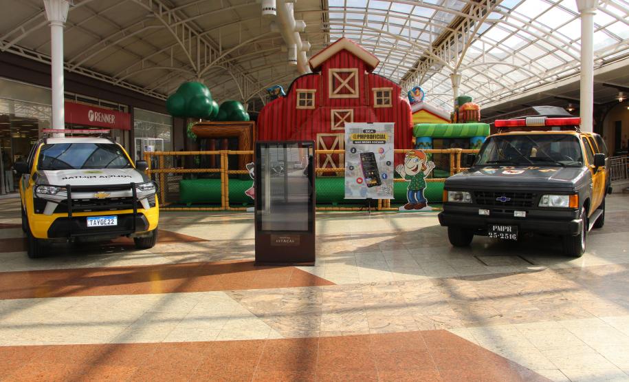 Exposição "Exemplos que Arrastam" da PMPR chega ao Shopping Estação