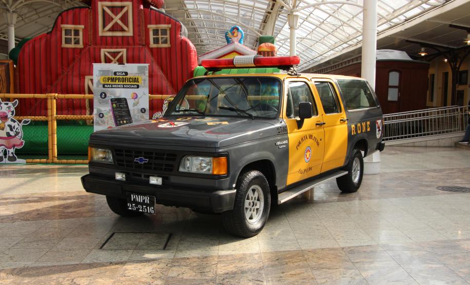 Exposição "Exemplos que Arrastam" da PMPR chega ao Shopping Estação