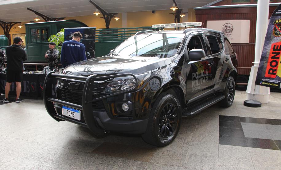 Exposição "Exemplos que Arrastam" da PMPR chega ao Shopping Estação