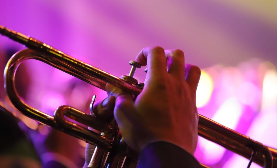 Com o tema “Vozes”, o espetáculo trouxe ao palco uma coletânea musical que revisita a trajetória da banda