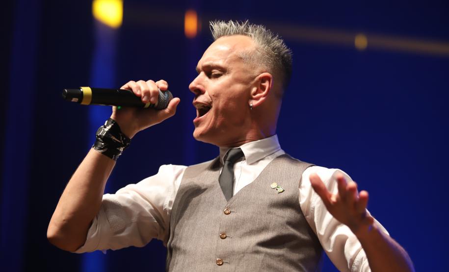 Com o tema “Vozes”, o espetáculo trouxe ao palco uma coletânea musical que revisita a trajetória da banda