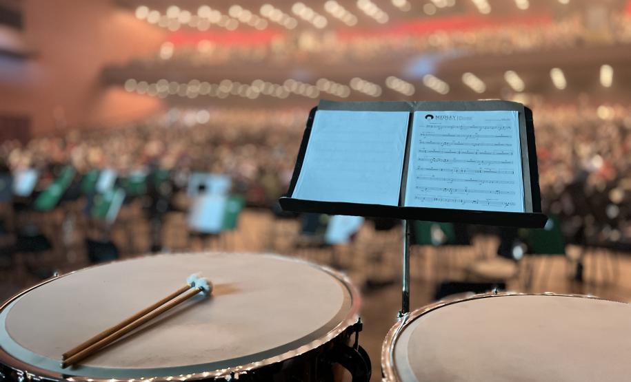 Com o tema “Vozes”, o espetáculo trouxe ao palco uma coletânea musical que revisita a trajetória da banda
