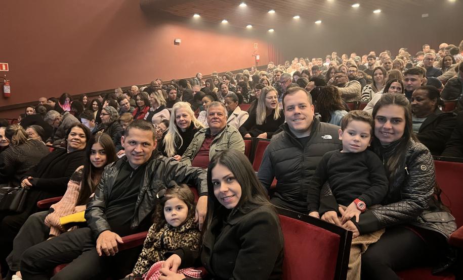 Com o tema “Vozes”, o espetáculo trouxe ao palco uma coletânea musical que revisita a trajetória da banda