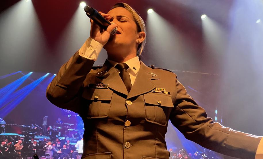 Com o tema “Vozes”, o espetáculo trouxe ao palco uma coletânea musical que revisita a trajetória da banda