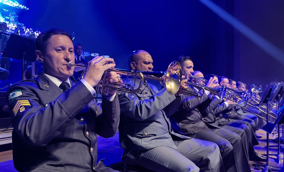 Com o tema “Vozes”, o espetáculo trouxe ao palco uma coletânea musical que revisita a trajetória da banda
