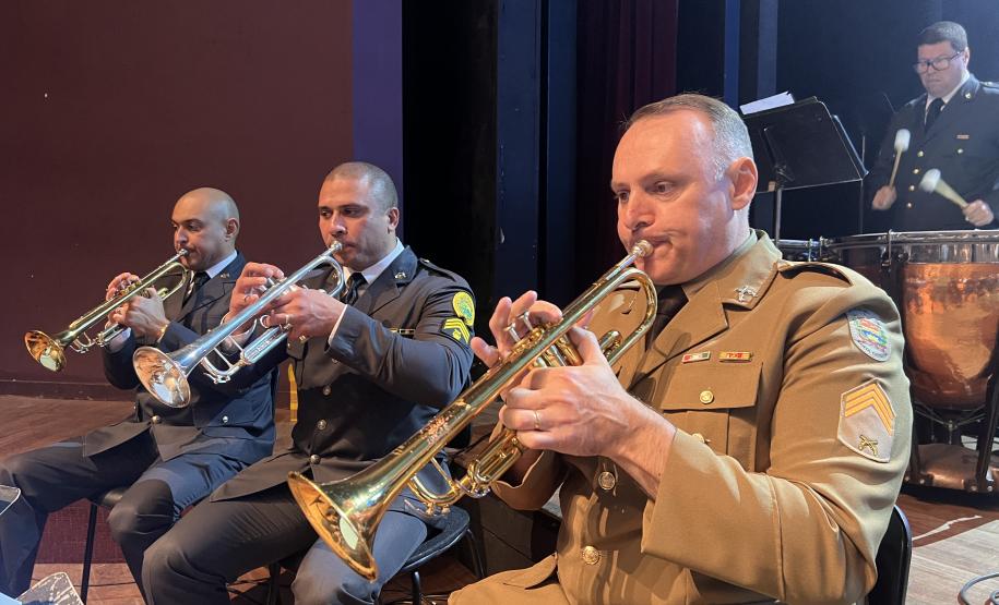 Com o tema “Vozes”, o espetáculo trouxe ao palco uma coletânea musical que revisita a trajetória da banda