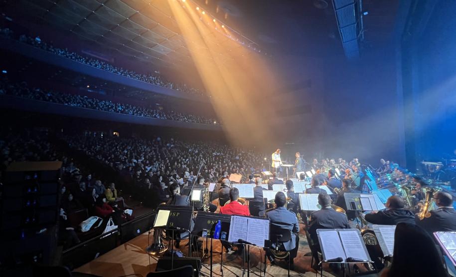 Com o tema “Vozes”, o espetáculo trouxe ao palco uma coletânea musical que revisita a trajetória da banda