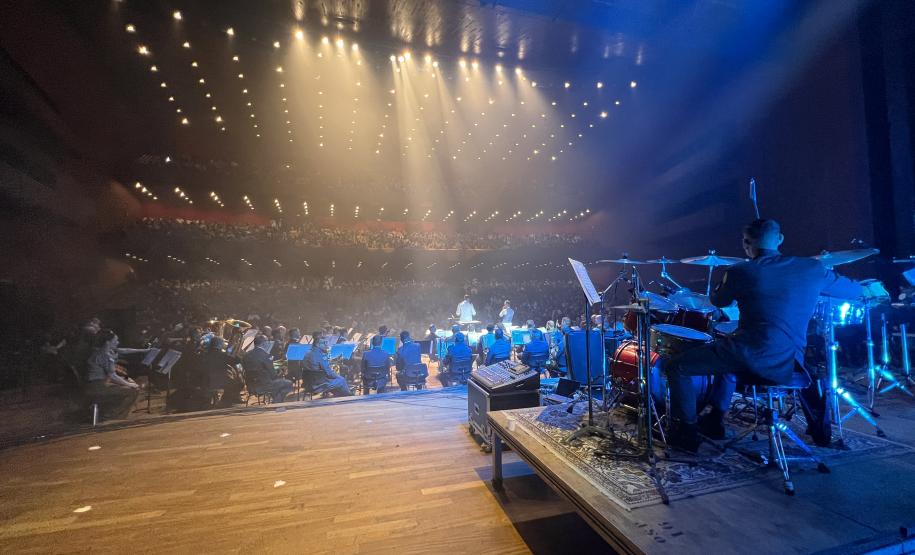 Com o tema “Vozes”, o espetáculo trouxe ao palco uma coletânea musical que revisita a trajetória da banda