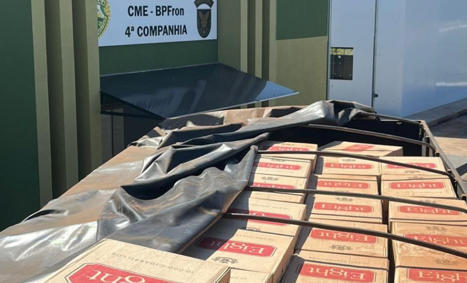 PMPR apreende caminhão carregado de cigarros contrabandeados em Tuneiras do Oeste
