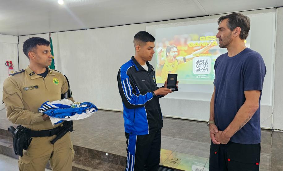 PMPR realiza torneio de vôlei com presença de atleta campeão pela seleção brasileira