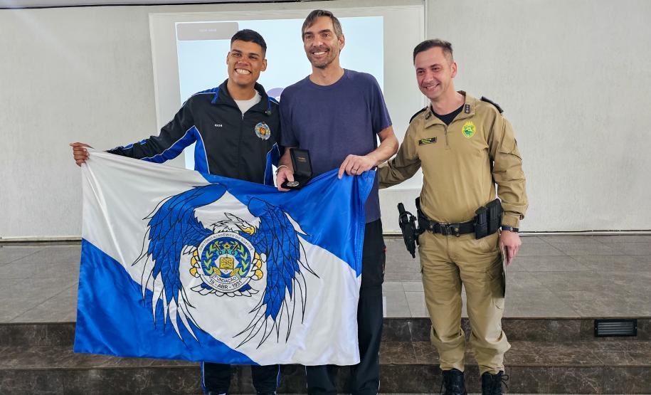PMPR realiza torneio de vôlei com presença de atleta campeão pela seleção brasileira